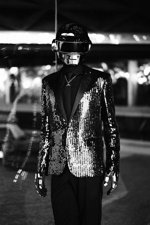 Daft Punk alla residenza Goldstein di John Lautner a Los Angeles | Yellowtrace. #Daft Punk