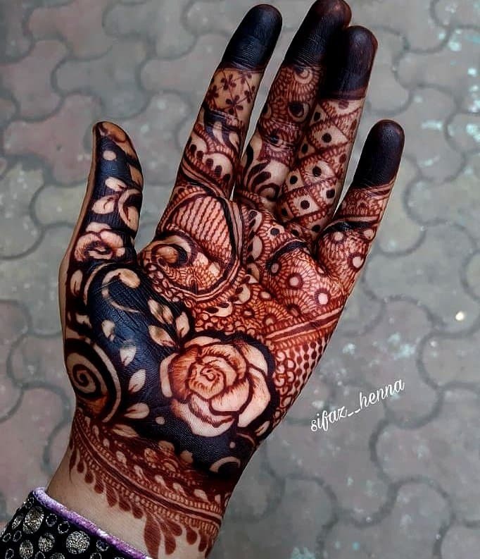 Easy gulf rose mehndi design for front hand | Easy gulf rose mehndi design  for front hand #henna #rose #rosehenna #rosemehndi #hennaart | By Ummi's  MehndiFacebook