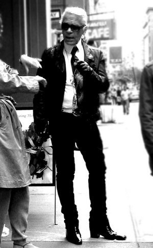 2008-10-31-The_Legend_Karl_Lagerfeld.jpg (JPEG Image, 300x486 pixels) #karl #photography #chanel #fashion #lagerfeld #style