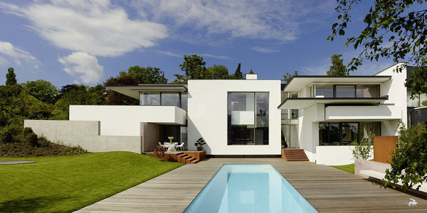 Panoramic Views, Privacy and Art Over Stuttgart: The Vista House #architecture