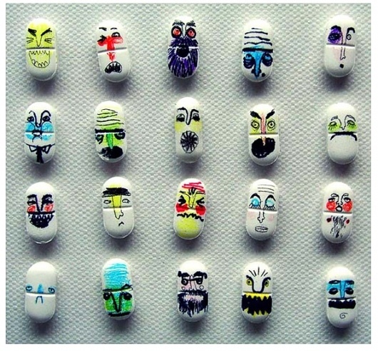 50 headaches : Kissi Kissi #pills #illustration #characters