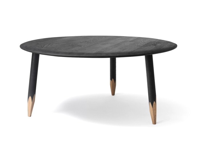 Hoof Table SW2 by Samuel Wilkinson for &Tradition. #samuelwilkinson #andtradition #hooftable #coffeetable #minimalist