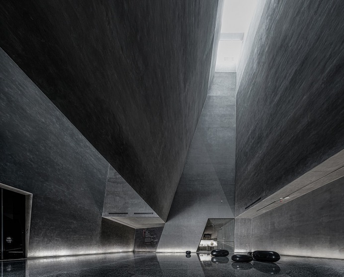 Atrium with skylight Atelier Alter Architects