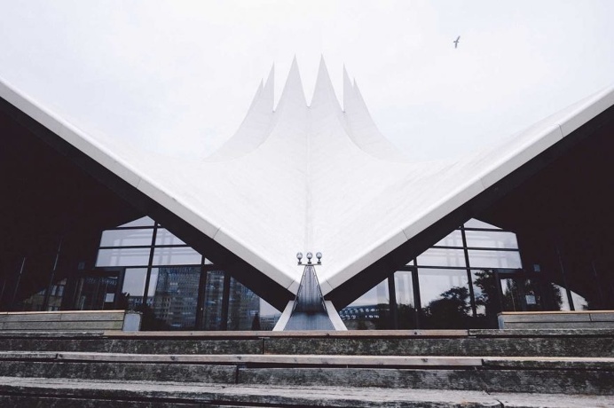 Colours of Berlin and Dresden: Urban Architecture by Simon Alexander