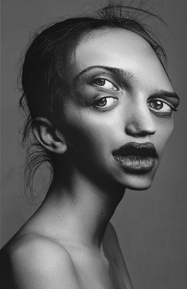 Flora Borsi | PICDIT