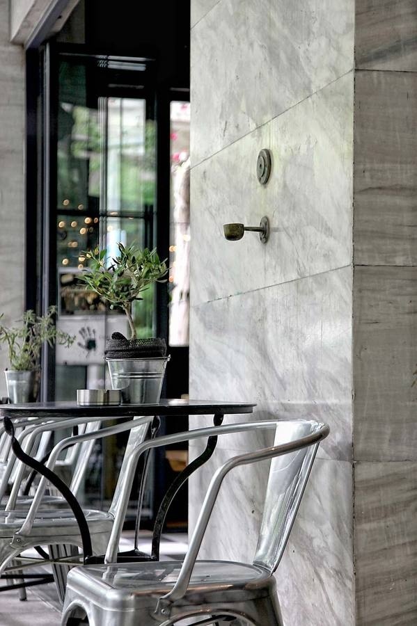 The Design Chaser: Esé Studio #interior #tolix #design #decor #deco #decoration