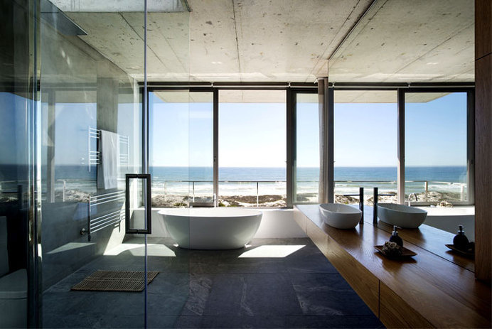 Sophisticated and Elegant Pearl Bay Residence sea beach villa interior #interior #bath #design #bathroom