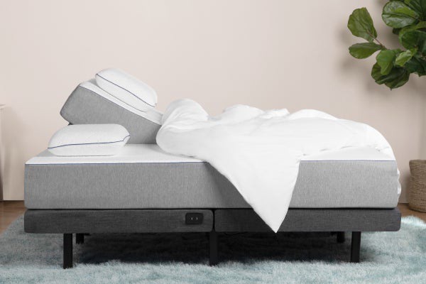 couple sleeping on nectar Split King adjustable bed frame