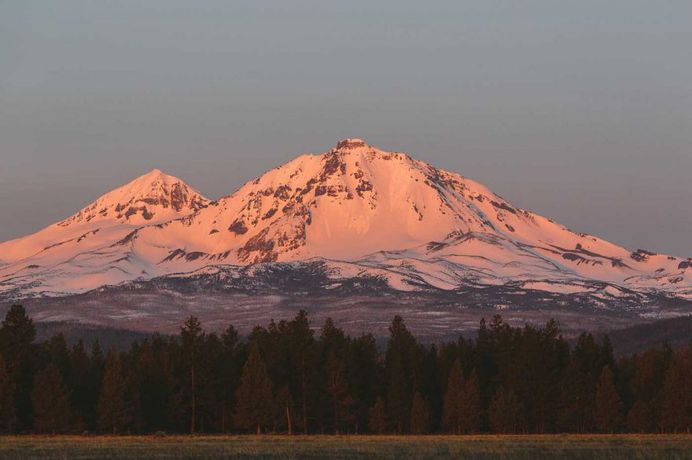 Roadtripping Oregon: A Visual Journey Through Oregon by Julia Nimke