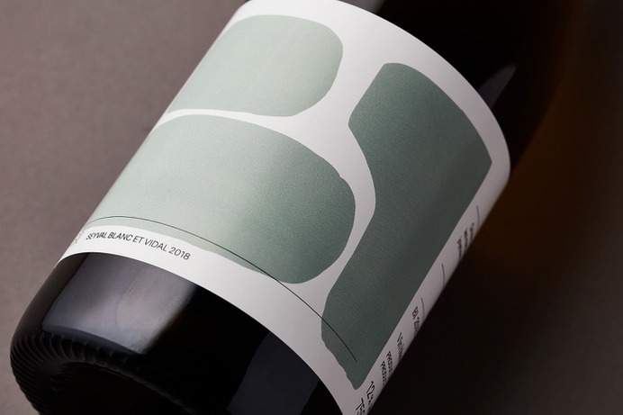 Les Bacchantes - Mindsparkle Mag Caserne designed the branding for Les Bacchantes. A business analyst turned winemaker will inevitably keep their logical side. They'll calculate their vines in kilometers, follow the advice of their oenologist rigorously and optimise everything to offer the best possible product. #logo #packaging #identity #branding #design #color #photography #graphic #design #gallery #blog #project #mindsparkle #mag #beautiful #portfolio #designer