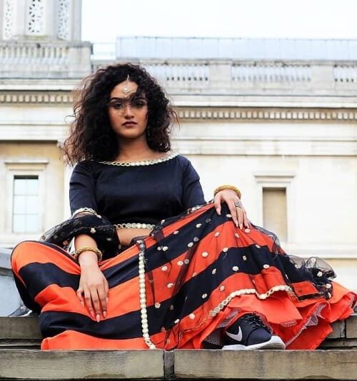 Soft Beach Curls With An Elegant Maang Tikka