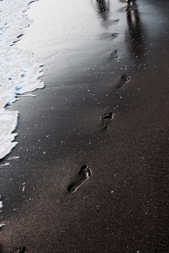 beach footprints