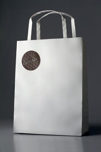 bench.li / Beautiful design inspiration from around the universe. #packaging #circle #bag #identity