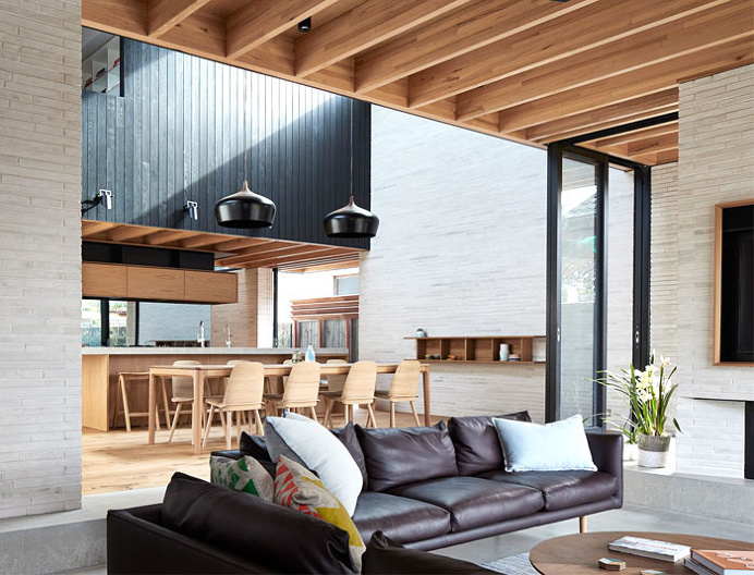 Brick House That Looks Warm Cozy and Inviting - InteriorZine #architecture #house #home #decor #interior
