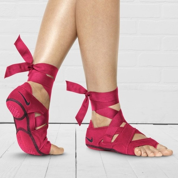 Nike Lady Studio Wrap Pack Training Shoes picture 2 #woman #shoe #foot #strip