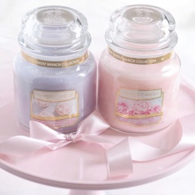 - pastel scented candle