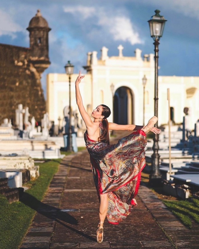 Coming Home: Omar Z. Robles Captures Ballet Dancers in the Streets of Puerto Rico