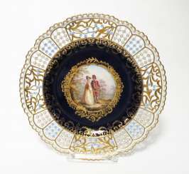 Plate with galantem Few. Meissen #Sets #Teasets #Porcelainsets #Antiqueplates #Plates #Wallplates #Figures #Porcelainfigurines #porcelain