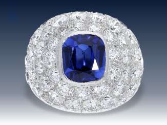 Ring: exquisiter, au&szlig;ergew&ouml;hnlicher und &auml;u&szlig;erst dekorativer Saphir/Brillant- Pav&eacute; Goldschmiedering aus Platin, Anfertigungspreis lt. Besitzerin ca.25.000,-DM