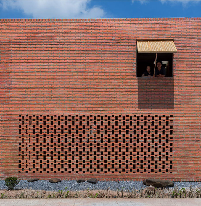 Small Brick House by Tropical Space