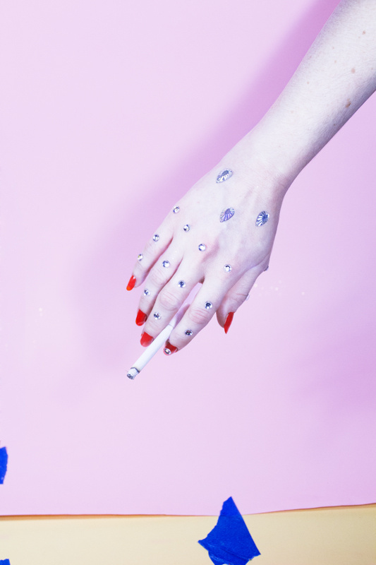 Still life - Taisido #red #woman #pink #cigarette #femenin #yellow #shine #stilllife #elegant #nails #shiny #still #hand #life