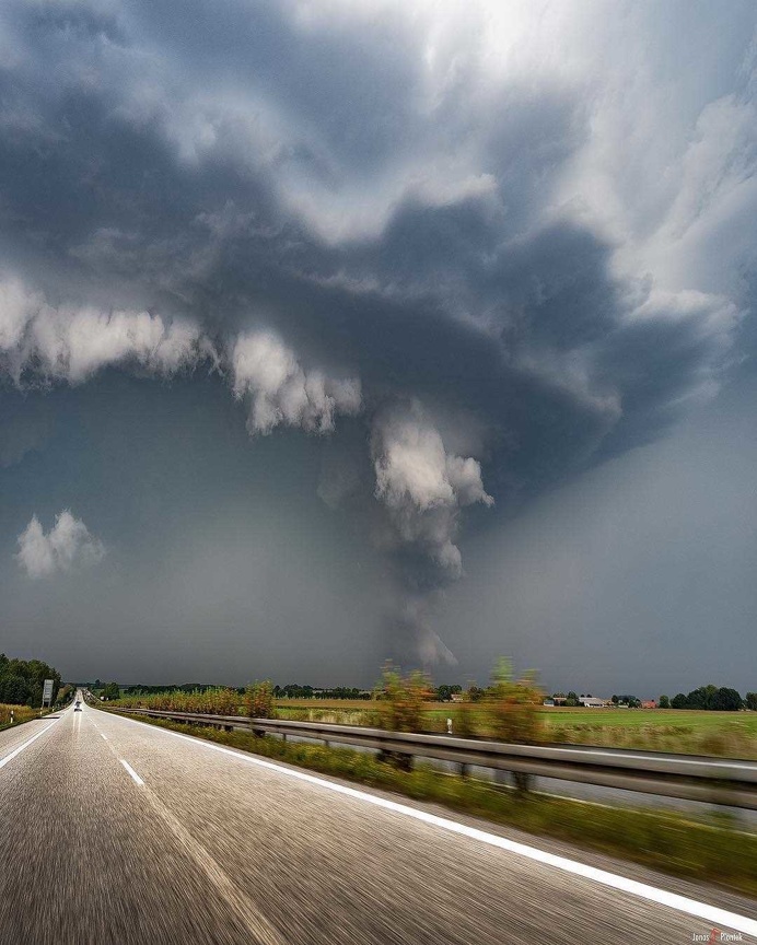 Extreme Weather: Storm Chaser Photography by Jonas Piontek