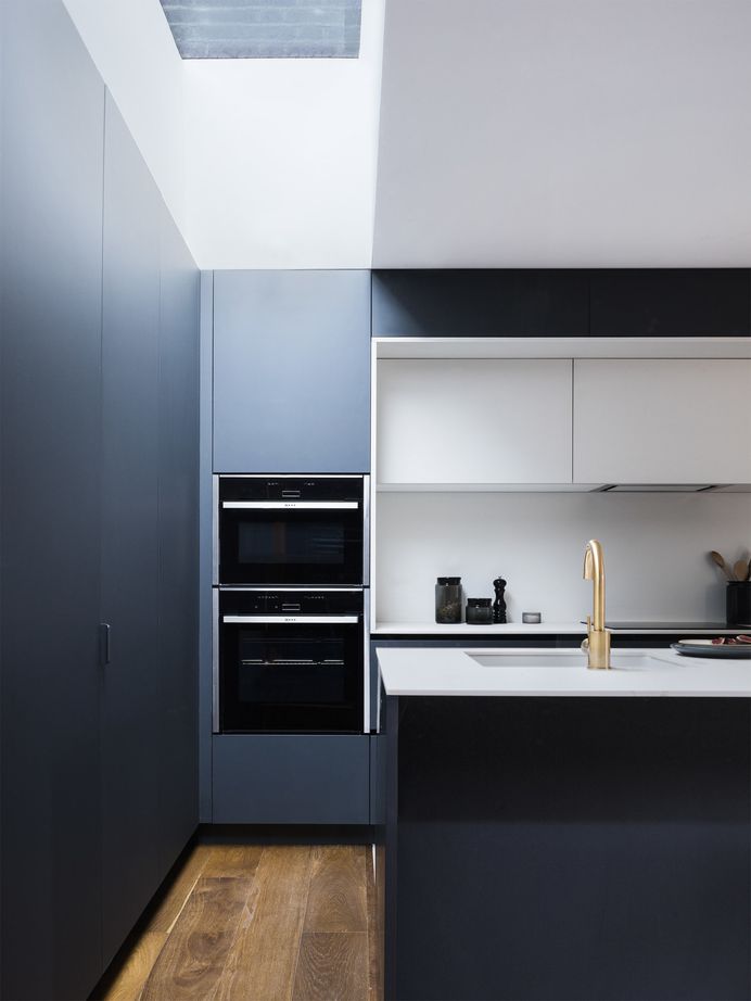 Elfort Road House by Amos Goldreich Architecture