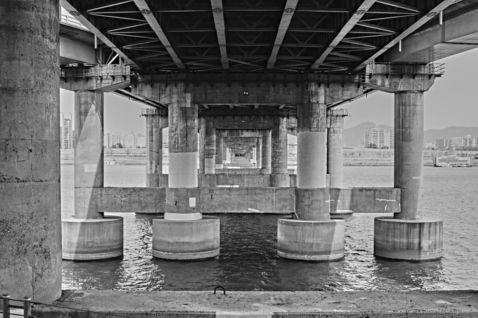 Legs of the City, the City of Legs. 2015. Seoul, Korea. ©kyū saŋ lee