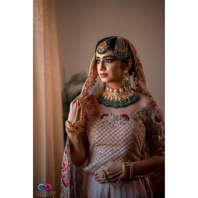 stunning-jewellery-bridal-portrait