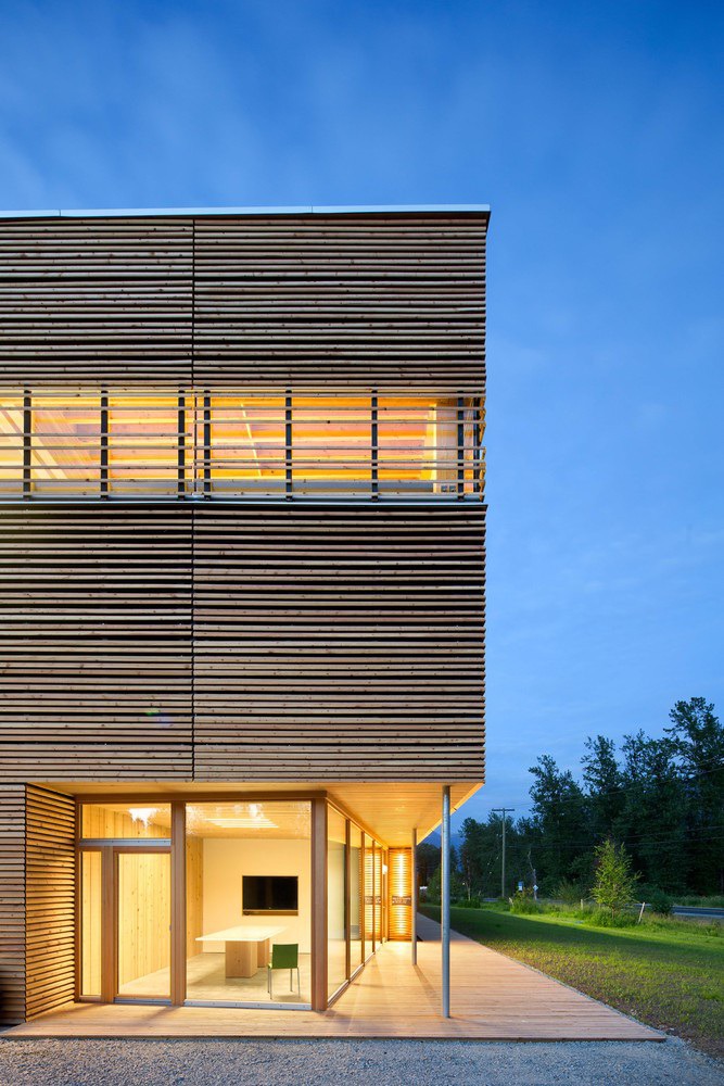 BC Passive House Factory / Hemsworth Architecture
