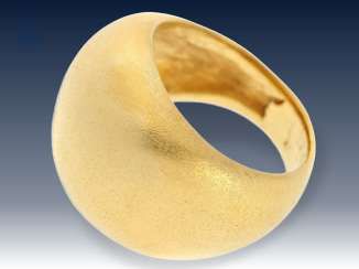 Ring: extrem schwerer, ausgefallen gefertigter und äußerst hochwertiger Goldschmiedering, handgetrieben aus Feingold, sog. Bombé Design