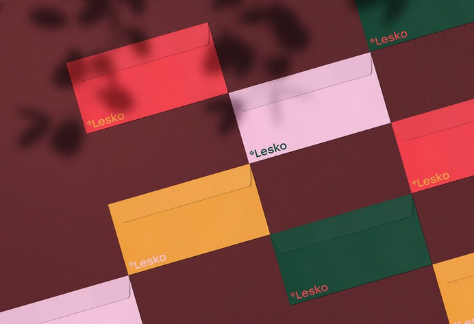 Lesko Corporate Design - Mindsparkle Mag Jarosław Dziubek is the designer of this project: the Corporate Design for Lesko. He used strong, contrasting colors and a simple typography for the logo, stationary and signage and was able to achieve a beautiful and modern brand identity. #logo #packaging #identity #branding #design #color #photography #graphic #design #gallery #blog #project #mindsparkle #mag #beautiful #portfolio #designer