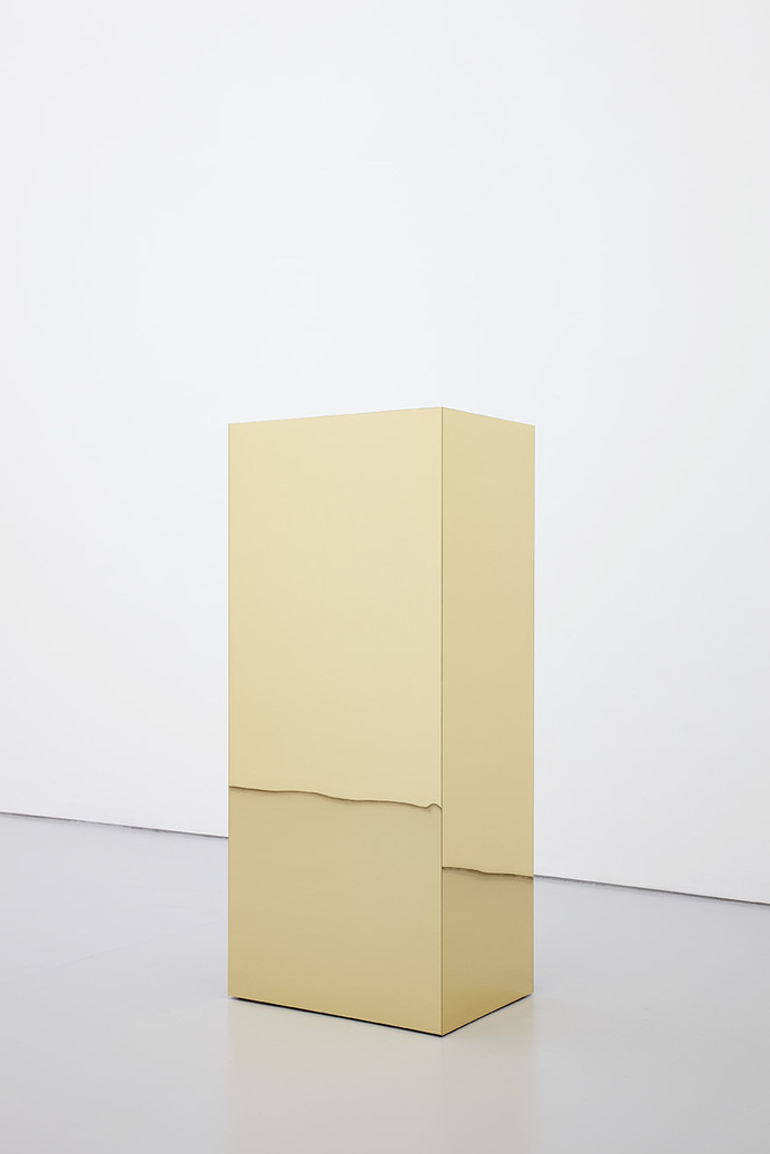 dailycontents:Installation view of Isabelle Cornaro: Paysage avec poussin at the South London Gallery, 2015.(Via: ROLU) #sculpture #minimal #art #contemporary
