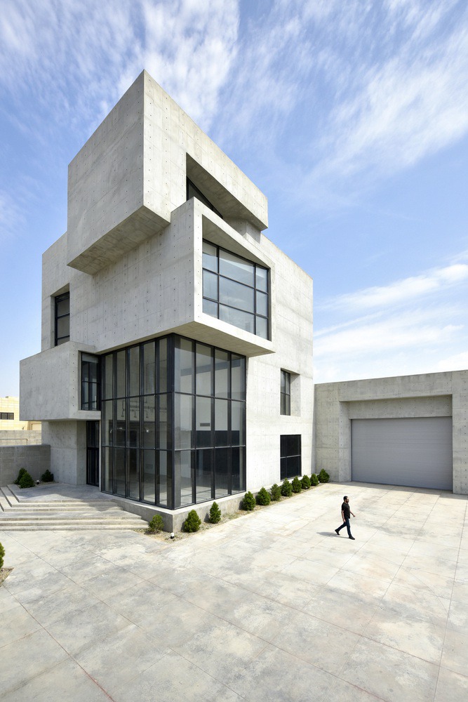 Cubes Warehouse / Nushin Samavaki