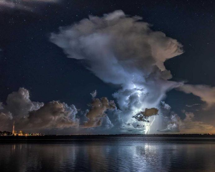 Stunning Storm Chasing and Weather Photography by Damon Powers