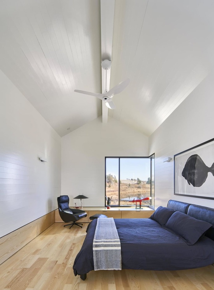 bedroom, Mackay-Lyons Sweetapple Architects
