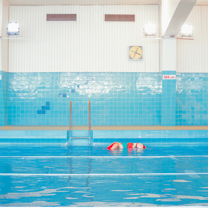swimming trinity photography by maria Svarbova design inspiration mindsparkle mag blog
