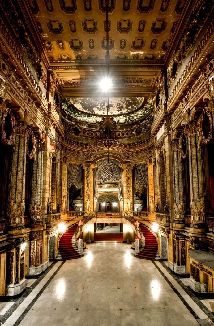 Uptown Theatre, Chic amazing architecture design