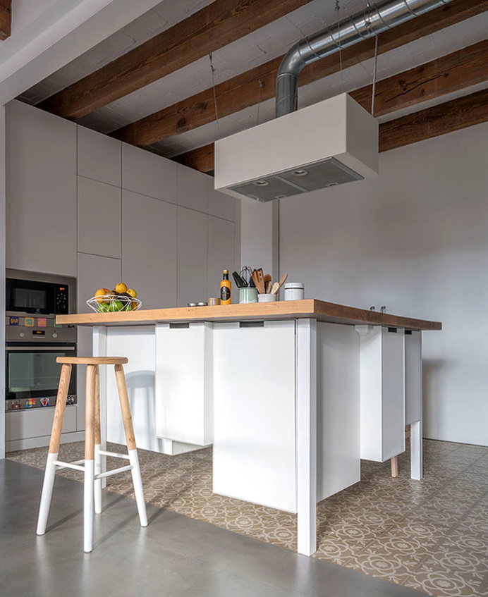 Apartment Refurbishment in Barcelona by Habitan Studio - InteriorZine