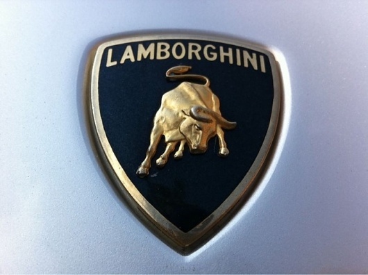 Pantonism #gold #lamborghini
