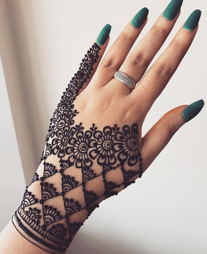 Mehndi design with circles and checks