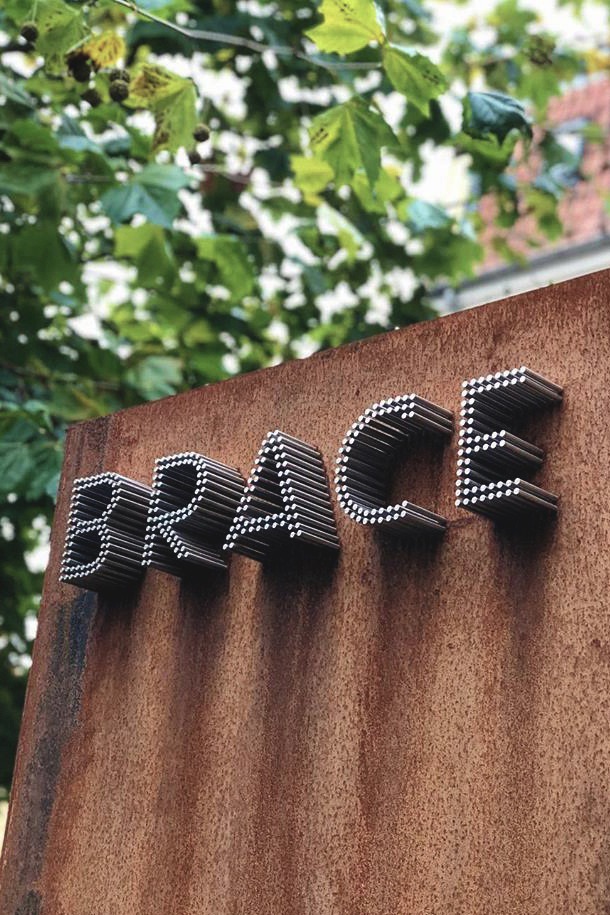 RESTAURANT BRACE
