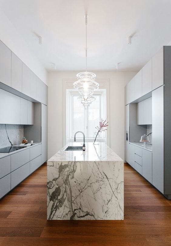 Located in a nice residential area in Milan, the apartment is part of an elegant and well designed 30s complex. @nomadearchi interior Design #kitchen