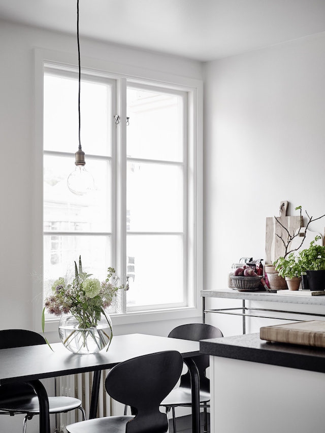 HOMES TO INSPIRE | AIRY ELEGANCE