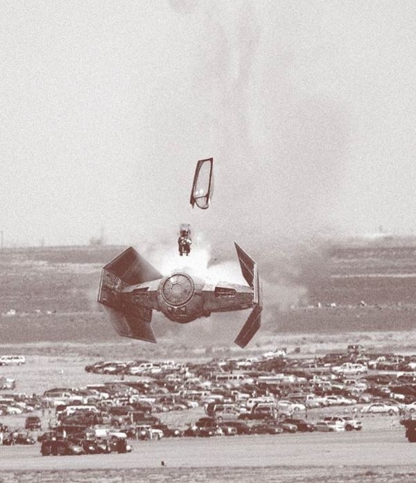 LE CONTAINER: via http://p0ww.tumblr.com/ (Antony) #space #battles