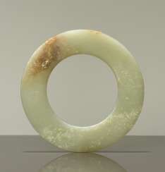 A VERY FINELY CRAFTED RING YUAN