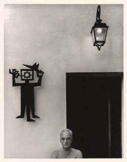 habitantes-oazj: "PH - Jean Dieuzaide - Vacances dans ma maison : autoportrait devant la porte de mon bureau, 1979 "