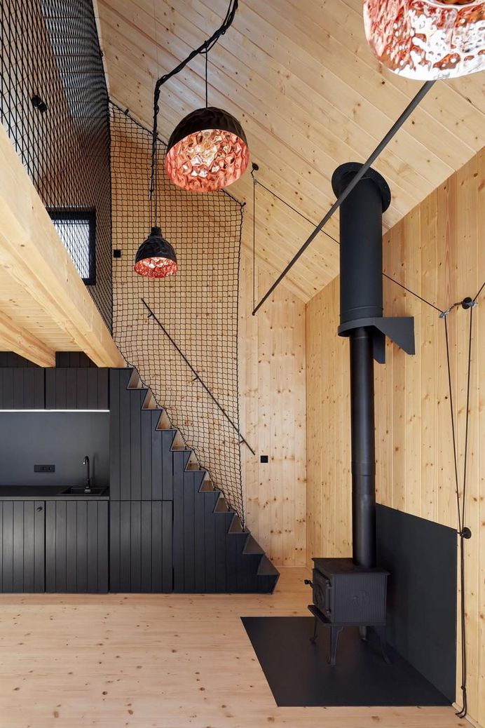 Small Mountain Lodge for Short-Term Guests 8