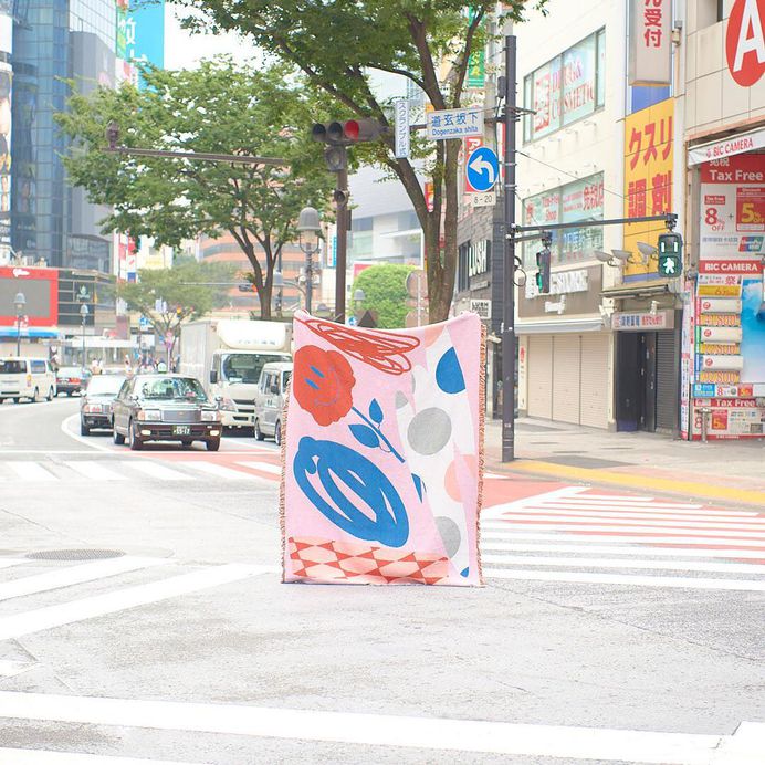 Slowdown Studio auf Instagram: „Slowdown in Tokyo 🇯🇵. Photo by @syseye for @kian_2f. Featuring the Ellis Throw, designed by @funskull.“
