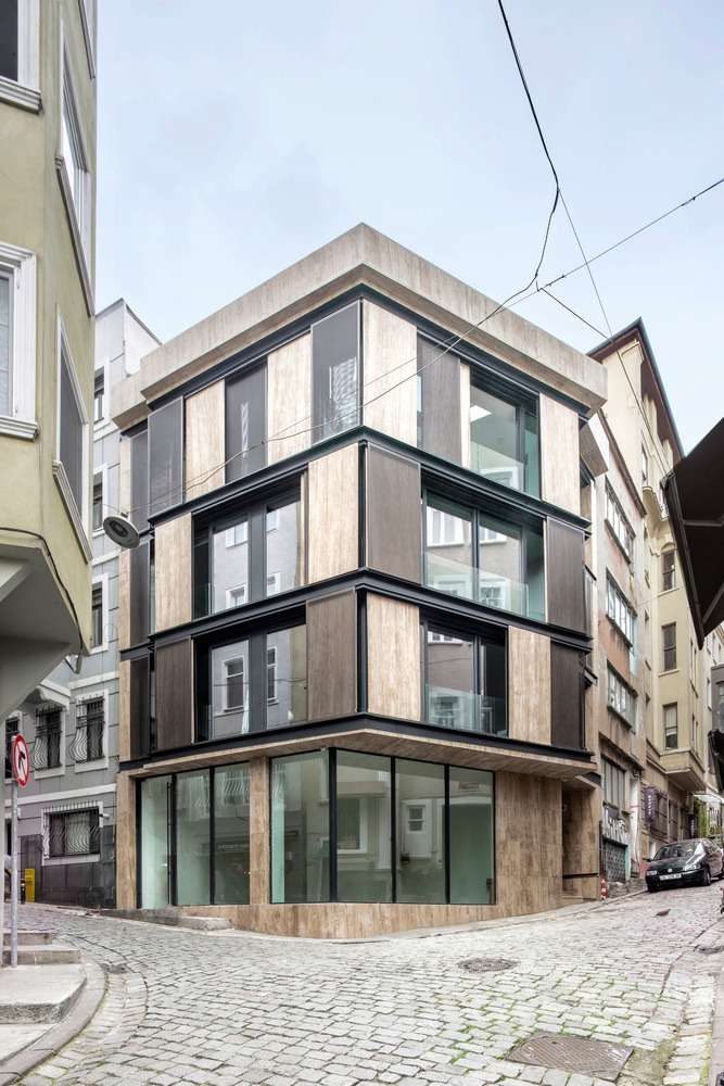 Galata Apartment / WE're architects